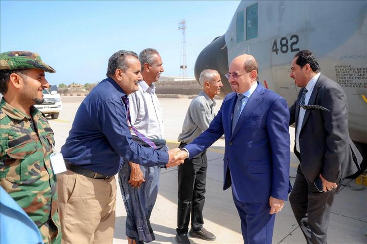 عاجل : وصول رئيس الوزراء وعدد من قيادات الدولة الى عدن
