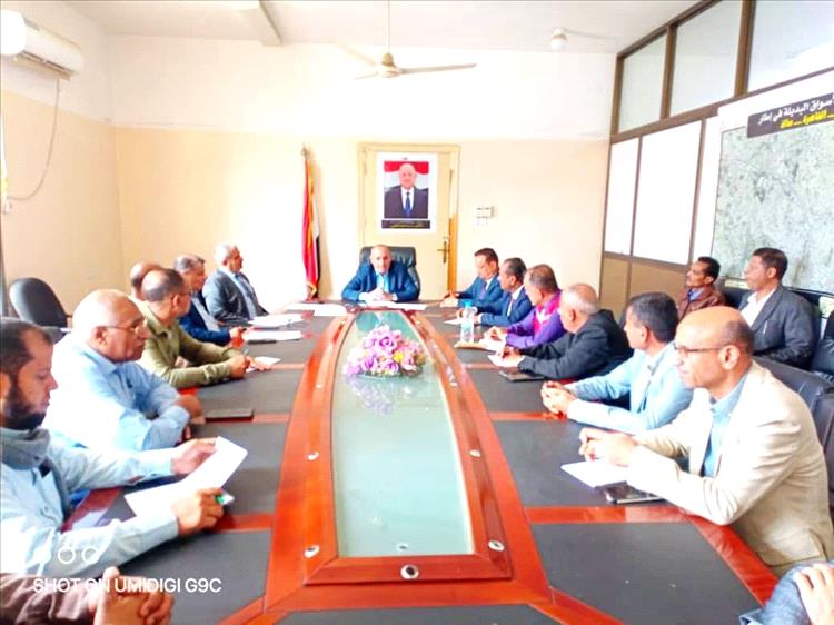 السلطة المحلية بتعز تقر جملة من التدخلات العاجلة لمواجهة أضرار السيول