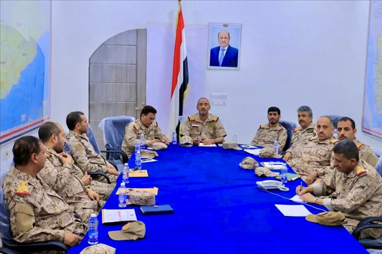 رئيس هيئة الأركان العامة يترأس اجتماعًا موسعًا لرفع الجاهزية العسكرية في مختلف الجبهات