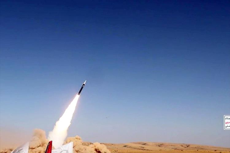 الإيكونومست: تحركات الحوثيين العسكرية في اليمن تهدد الملاحة البحرية والأمن الإقليمي