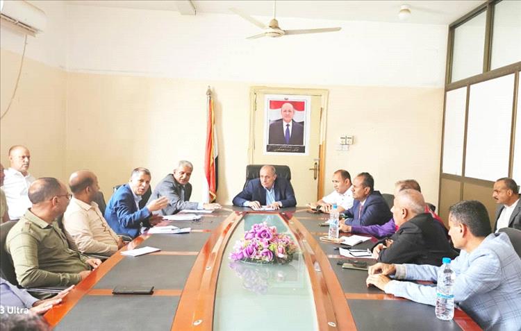 لجنة الطوارئ بتعز تناقش تقارير أضرار السيول والخسائر البشرية والمادية