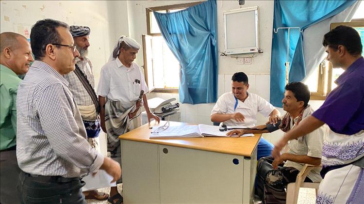 مدير عام الوضيع يتفقد العمل في مستشفى المديرية العام عقب اجازة العيد