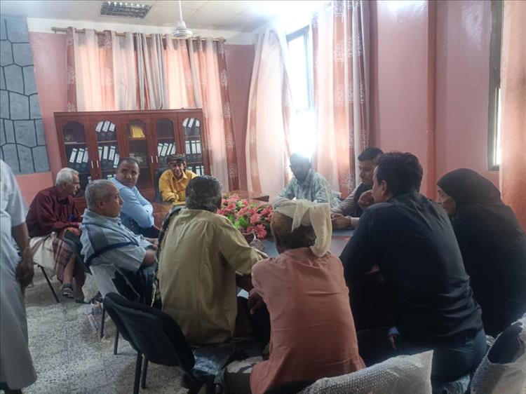 السلطة المحلية بزنجبار تناقش شكاوى المواطنين مع منظمة كير وتؤكد على مراجعة آليات التوزيع.