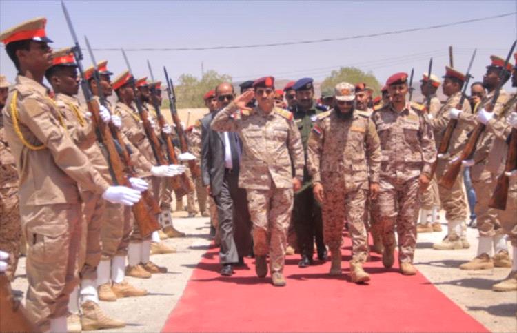 وزير الدفاع يطلع على جاهزية المنطقة العسكرية الأولى