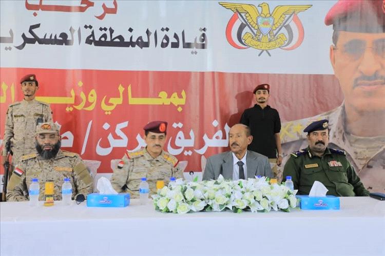 الوكيل بارباع يستقبل وزير الدفاع ويترأس اجتماعًا أمنيًا وعسكريًا موسعًا بوادي وصحراء حضرموت