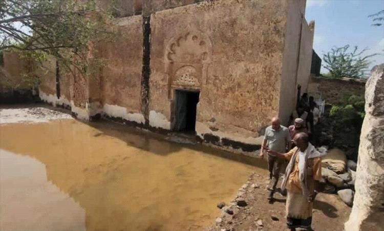 اجتماع موسع بتعز يقر تسيير قافلة إغاثية لـ 1500 أسرة متضررة من السيول بمديريات الساحل