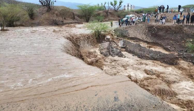ارتفاع ضحايا السيول في المخا وموزع إلى 21 وفاة بعد العثور على مفقود
