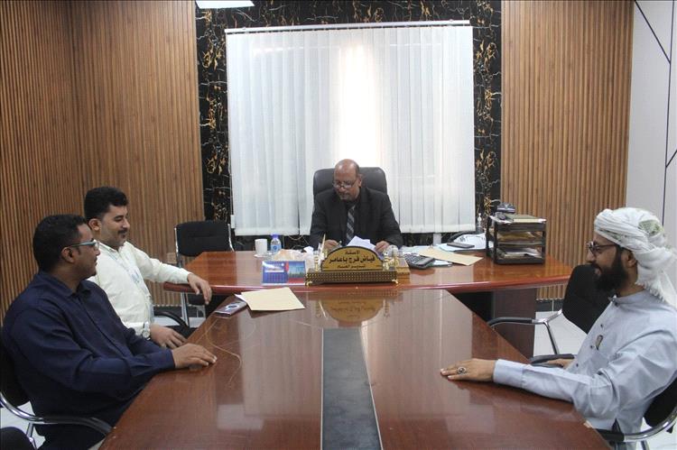 مدير عام المكلا يبحث مع منظمة 