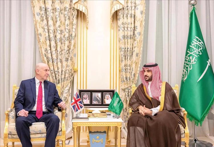 وزير الدفاع السعودي يبحث مع نظيره البريطاني الشراكة الإستراتيجية وتطورات الأوضاع الإقليمية