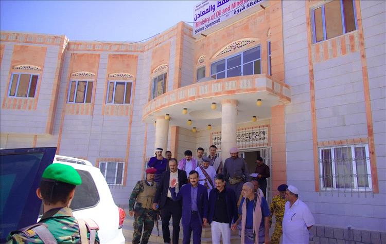 المحافظ بن الوزير يتفقد نشاط مكتب النفط والمعادن ويؤكد أهمية رفع كفاءة الأداء