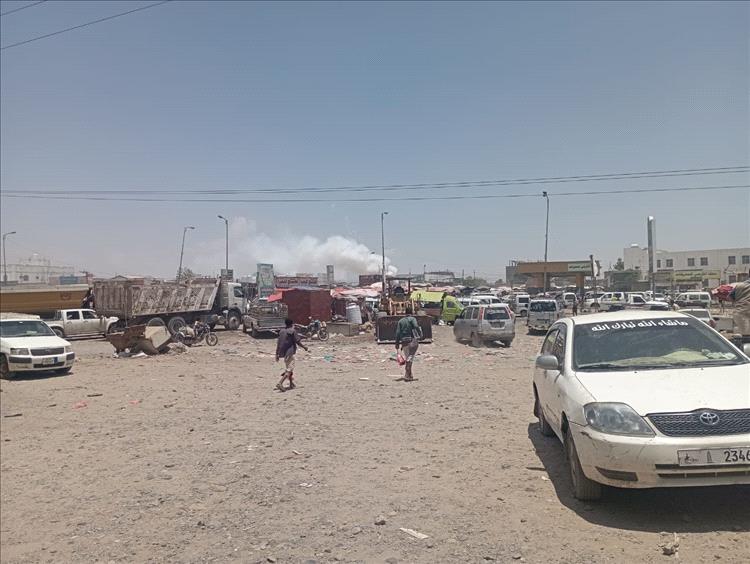 ​انفجارات ناتجة عن مفرقعات تثير الرعب في سوق الفيوش بلحج