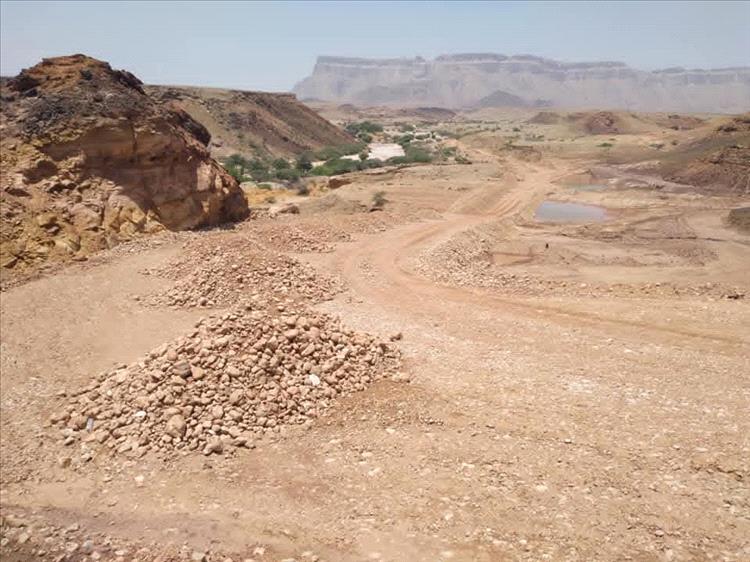 بتوجيهات المحافظ بن الوزير.. اعتماد مشروع طريق "لماطر - الغييلة" بدعم من البرنامج السعودي للإعمار