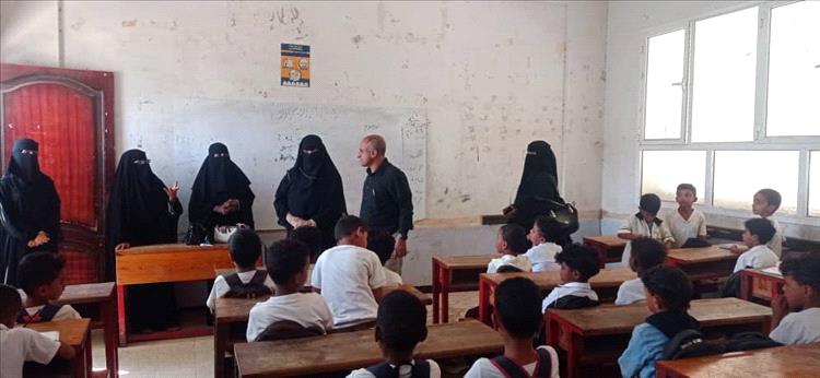 مدير تربية لحج يتفقد الانضباط التعليمي في مدارس الحوطة وتبن عقب إجازة العيد