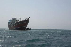 عملية بحرية لافتة قرب باب المندب.. إحباط شحنة قادمة من إيران كانت في طريقها إلى الحوثيين