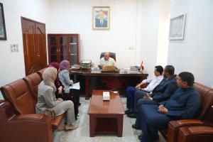 عضو مجلس القيادة سالم الخنبشي يؤكد على اهمية تعزيز سيادة القانون والاستقرار المؤسسي في حضرموت