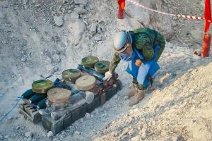 إتلاف 926 لغماً من مخلفات الحرب في حضرموت