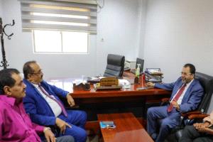 لقاء في عدن يقر بدء توريد إيرادات كهرباء لحج إلى البنك المركزي