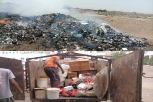 إتلاف ( 4 ) أطنان مواد غذائية منتهية الصلاحية في مديرية المنصورة بعدن