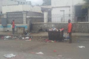 رش رذاذي في خور مكسر للحد من انتشار الأوبئة بعد الأمطار