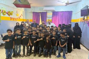 مبجر وحاجب يتفقدان مركز الطفولة الآمنة ويسلمان المركز تجهيزات كهربائية حديثة وحوافز للعاملين