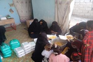 جمعية المجد تواصل عطائها الخيري في رمضان: وجبات إفطار يومية للأسر الأشد احتياجاً في منطقة الحصن بأبين