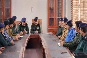 مدير عام شرطة شبوة يترأس اجتماعاً أمنياً لمناقشة الخطط والتحديات الأمنية