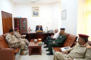 عضو مجلس القيادة سالم الخنبشي يترأس اجتماعاً للجنة الأمنية بمحافظة حضرموت