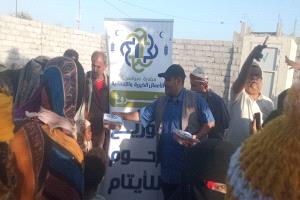 مبادرة سواسية للأعمال الخيرية والإنسانية تدشن مشروع توزيع اللحوم على الايتام في مديرية تبن