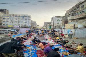 إفطار جماعي يجمع أبناء حارة الهاشمي في الشيخ عثمان وسط أجواء من الألفة والمحبة