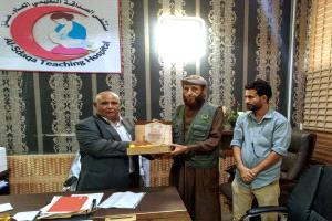 برعاية الشعبي.. مستشفى الصداقة بعدن تكرم إفران عدن الخيرية لجهودهم الخيرية في المستشفى