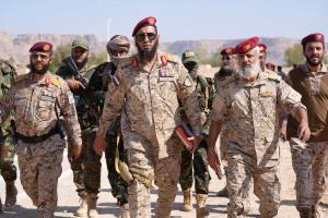 اللواء طامش يشيد بجهود معالي وزير الدفاع ويدعو للتعاون معه لتصحيح ملف الجيش