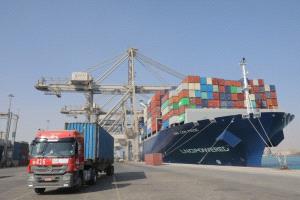 مصر تعلق صادراتها لدول الخليج واليمن بعد قفزة غير مسبوقة في تكلفة شحن الحاويات