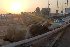 انقلاب سيارة على الخط البحري بعدن يربك حركة السير ويستدعي تدخلًا عاجلًا