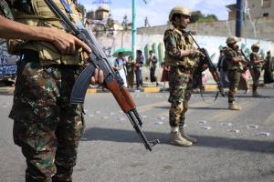 أموال الزكاة والأوقاف تؤجج الصراع بين القادة الحوثيين