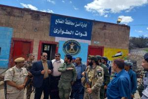 مدير عام شرطة الضالع يتفقد الوحدات الأمنية بالمحافظة ويشدد على الإنضباط الأمني