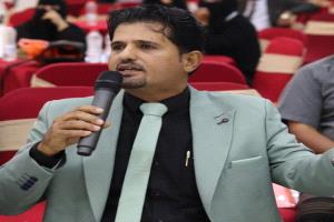 الشيخ هدران يهنئ الدكتور ياسر باعزب بمناسبة ترقيته إلى لقب أستاذ مشارك في كلية الإعلام بجامعة عدن