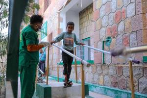 مركز الأطراف الصناعية وإعادة التأهيل بتعز يقدّم خدماته الطبية لـ674 مستفيداً خلال فبراير