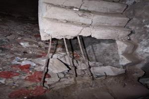 تحذير رسمي من أوضاع خطرة في مباني المعلا… السلطة المحلية تبدأ إجراءات عاجلة وتحمّل السكان مسؤولية للصيانة