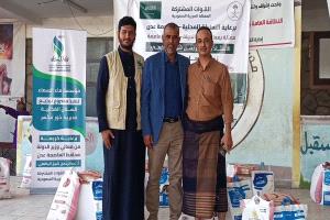 بدعم سعودي.. توزيع مايقارب 6 الف سلة غذائية لمنتسبي مكتب الصحة بعدن