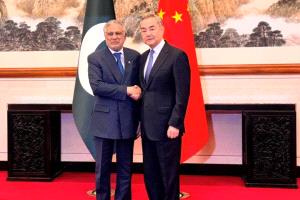 الصين وباكستان تطلقان مبادرة خمسية لوقف الحرب في
 إيران واستعادة السلام بالشرق الأوسط