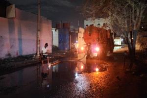 مؤسسة مياه عدن: نعمل بوتيرة عالية لمعالجة طفح مياه الصرف الصحي في الشيخ عثمان والمنصورة