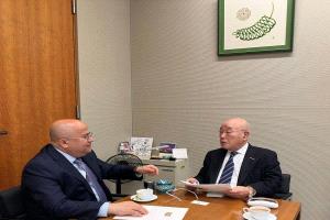السفير السنيني يلتقي المستشار الخاص لرئيس وزراء اليابان