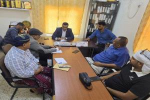 السقطري يؤكد تعزيز مخزون المشتقات النفطية استعدادًا لموسم الخريف