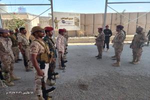 قائد المنطقة العسكرية الثانية يتفقد جاهزية النقاط العسكرية الرئيسية على مداخل مدينة المكلا ومستوى سير المهام فيها