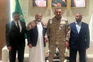 لقاء في الرياض يجمع قيادات أمنية وعسكرية مع قائد القوات المشتركة السعودية