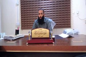 صحفي: الشرمي يقف وحيدًا لحماية أراضي الدولة وحقوق المواطنين في أبين