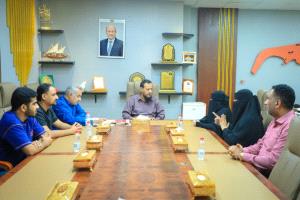 محافظ عدن يؤكد دعم وتمكين السلطة المحلية لذوي الهمم