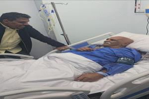 زيارة إنسانية من حلف قبائل حضرموت للشخصية الوطنية والاجتماعية زياد العكبري في أحد مستشفيات القاهرة
