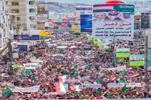 تعز تخرج في تظاهرة مليونية تنديداً بالتصعيد الإيراني وتأكيداً على دعم السعودية والدول العربية