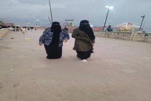 انتشار واسع للشرطة النسائية في المكلا لتأمين المنتزهات وأماكن تجمع العائلات خلال أيام عيد الفطر